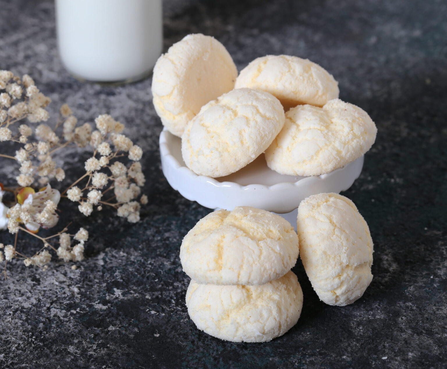 meringue cookies with powdered sugar