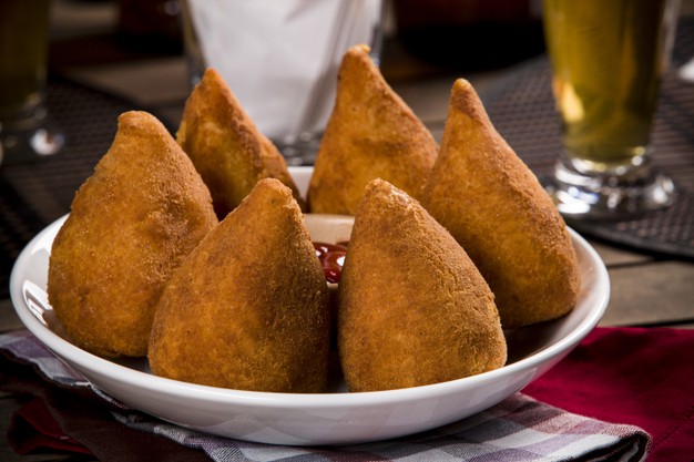 A história da coxinha: o salgado preferido dos brasileiros