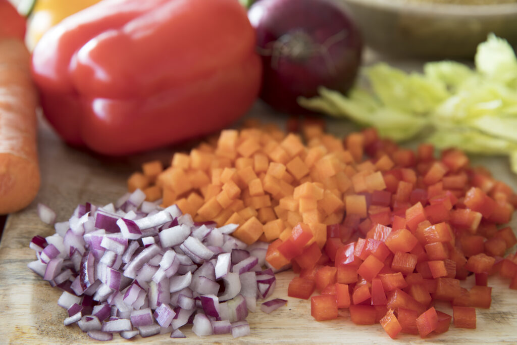 Por que cortamos legumes e verduras em cubinhos?